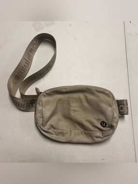 lululemon light gray organizer pouch belt bag